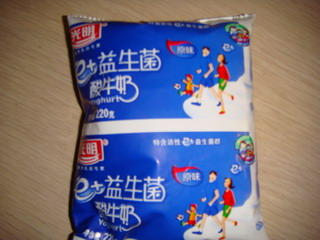 光明e 益生菌酸牛奶(原味)220ml (袋装)