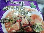 康师傅 老坛酸菜牛肉面(面饼)好滋味