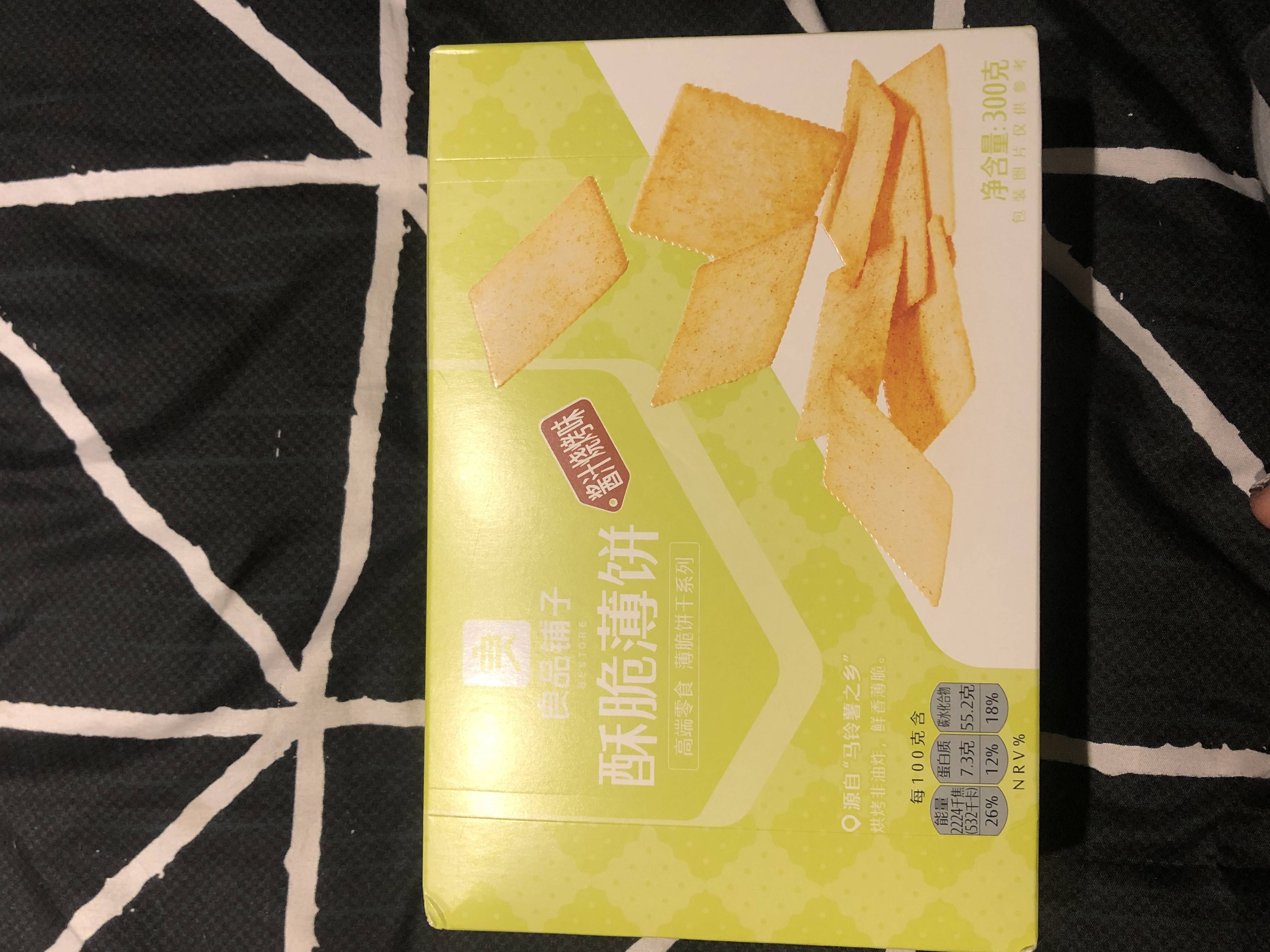 良品铺子酥脆薄饼酱汁烧烤味的热量和减肥功效