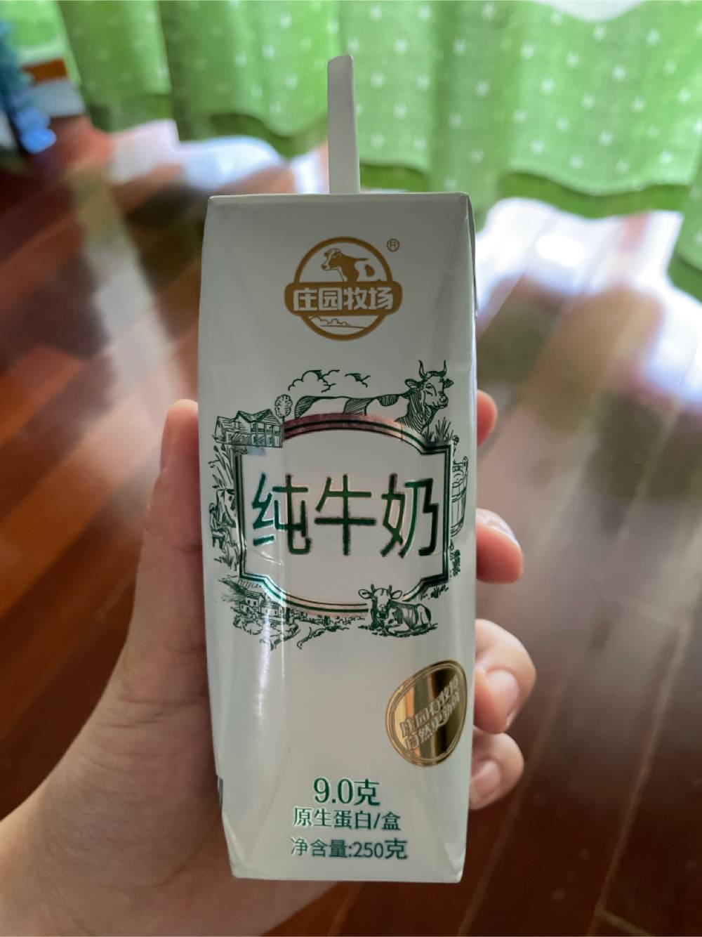 莊園牧場純牛奶的熱量和減肥功效