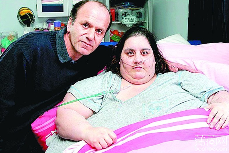 英国最胖女子不听医生劝撑死在医院里她肥胖的尸体把手推车都压塌了